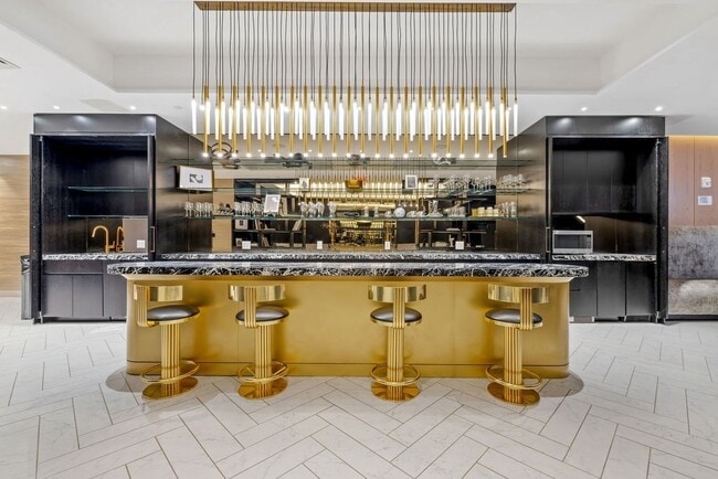 Building Photo - 55 Lagrange St