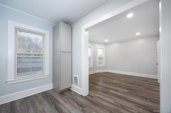 Building Photo - 5 Orchard Pl