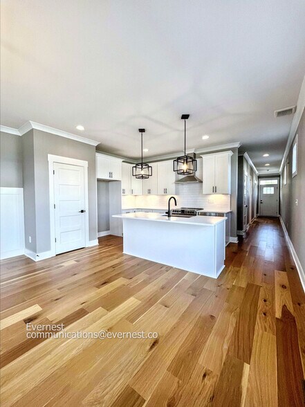 Building Photo - 1107 Walsh St