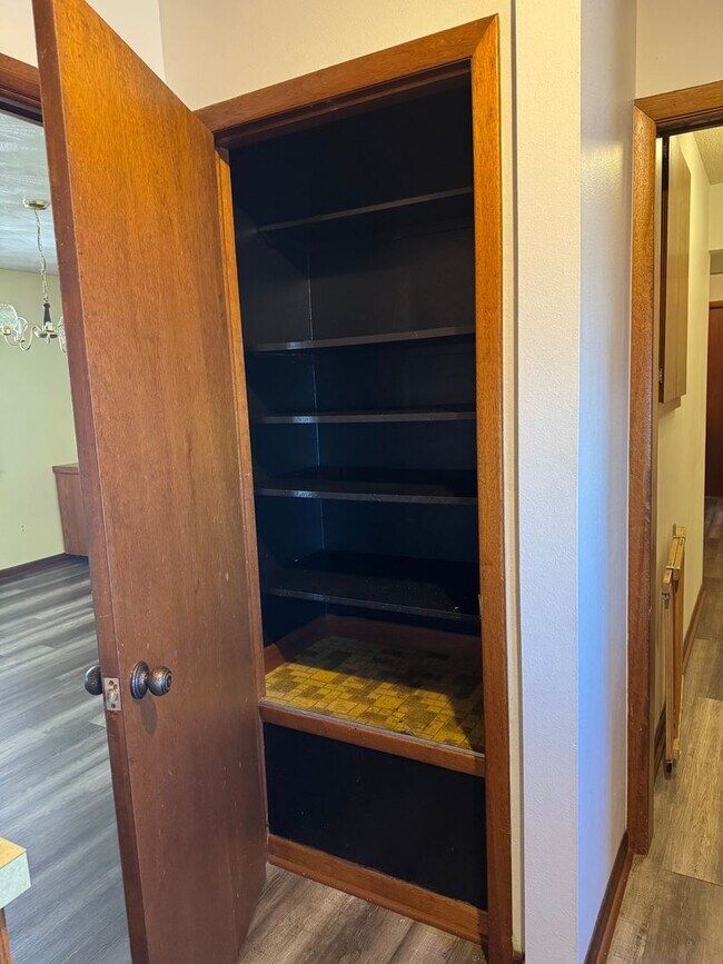 Building Photo - Country living at its best! Traditional farm house avail NOW