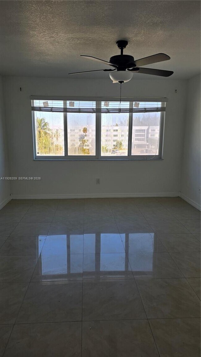 Building Photo - 14830 Naranja Lakes Blvd