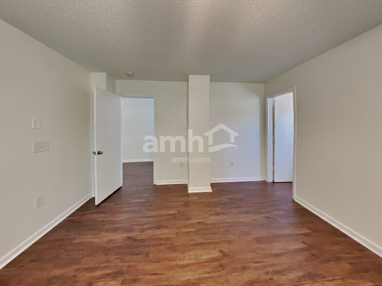 Building Photo - 4426 Red Hook Rd