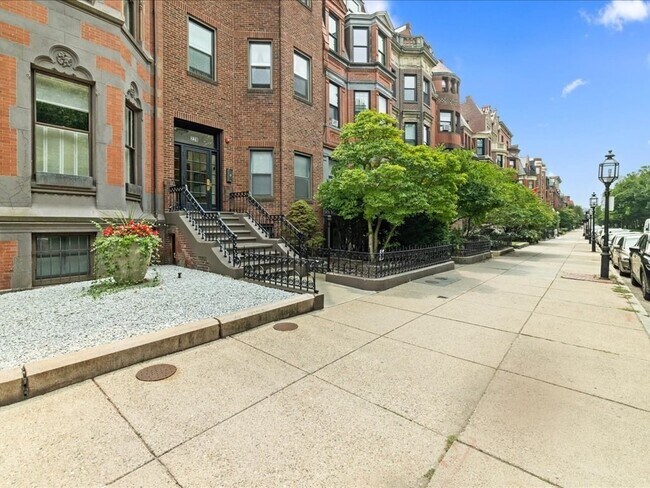 Building Photo - 228 Commonwealth Ave