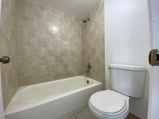 Building Photo - 19851 SW 114th Ave