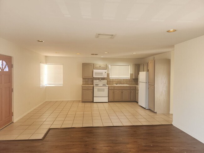 Building Photo - Coming soon 3 bed 2 bath house on the mesa!