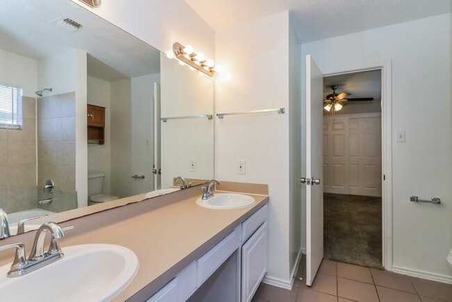 Building Photo - 6018 Fern Hollow Ct