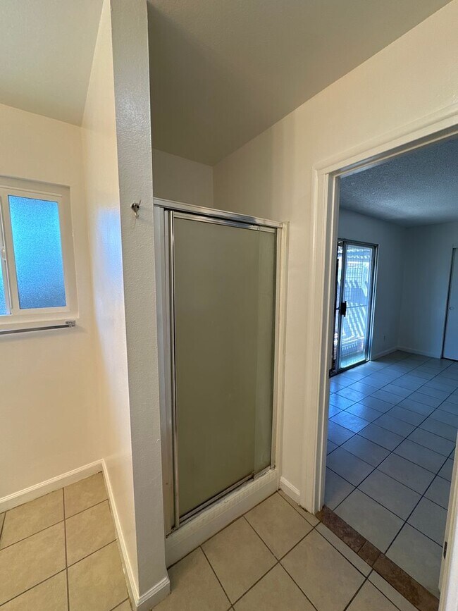 Building Photo - 3bd/2ba Duplex! - Hemet, CA