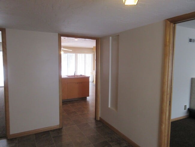 Building Photo - Spacious single level home with a retro feel - you must see!