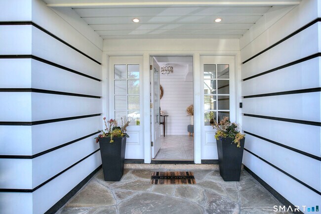 Building Photo - 26 Island Way