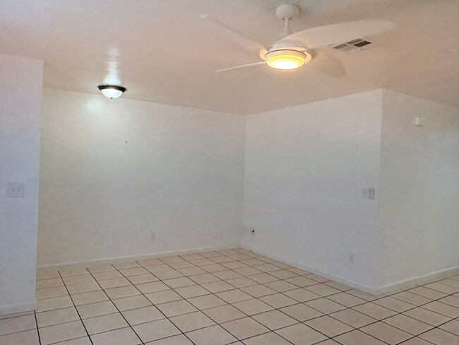 Building Photo - 729 SW 39th St