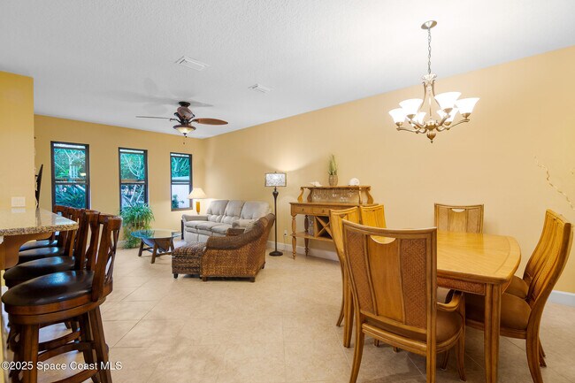 Building Photo - 746 Ventura Dr