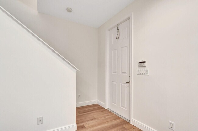 Building Photo - 4313 Parkside Dr