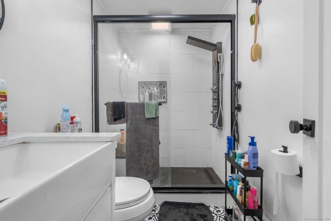 Building Photo - 10 Cold Spring St