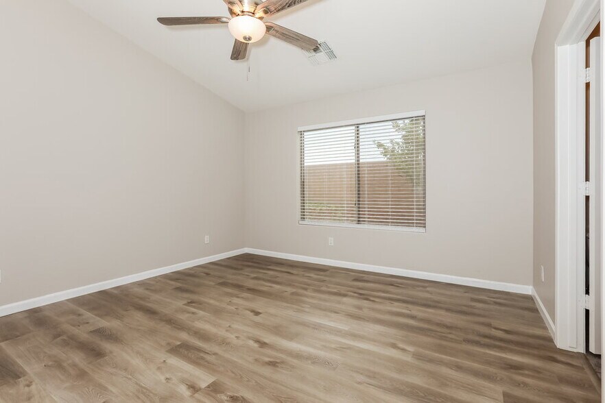 Building Photo - 3801 S Joshua Tree Ln