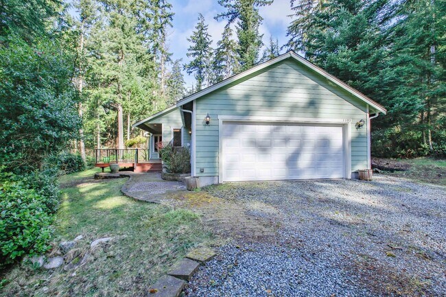 Building Photo - Private Beach Access Comes with This Lovely Freeland Home!