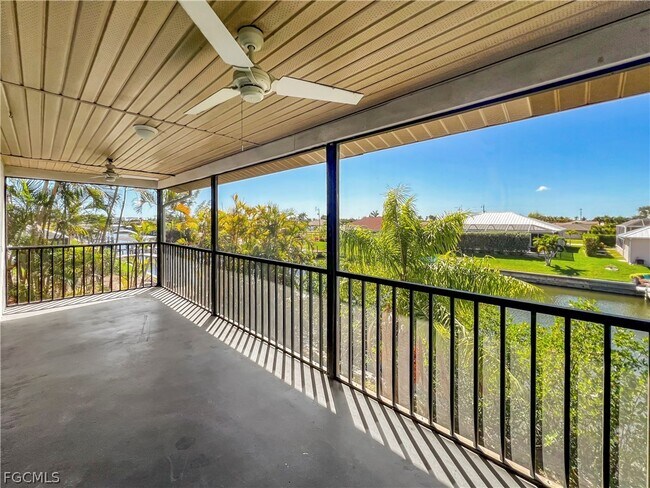 Building Photo - 4530 SW 10th Ave