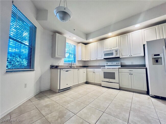 Building Photo - 1435 Mariposa Cir