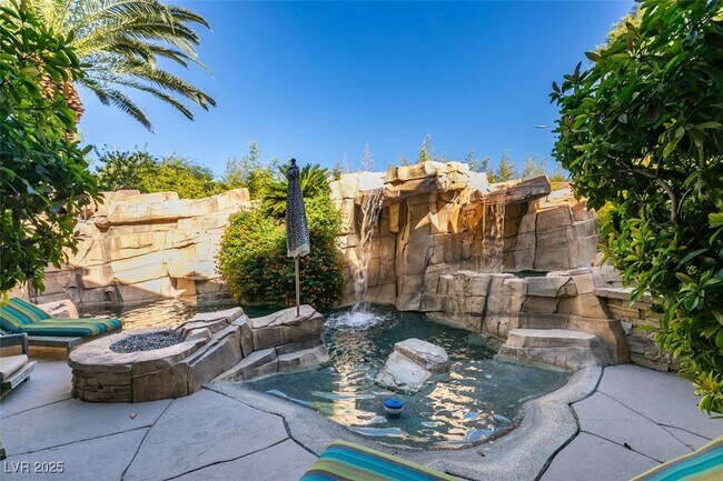 Building Photo - 549 Regents Gate Dr