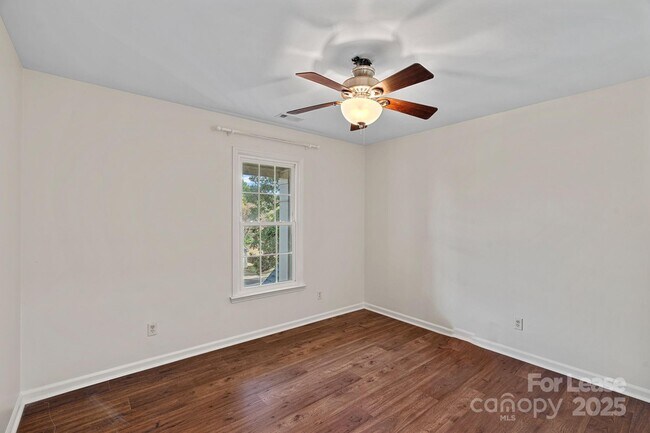 Building Photo - 7117 Kinsmore Ln