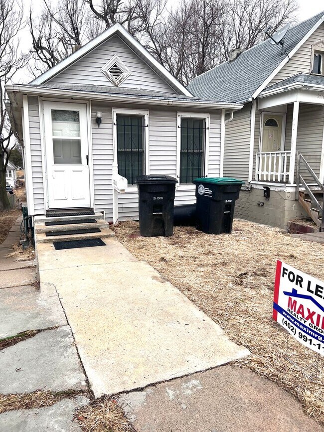 Building Photo - Cute South Omaha 2 bed, 1 bath beauty for only $1,250! COMING SOON!