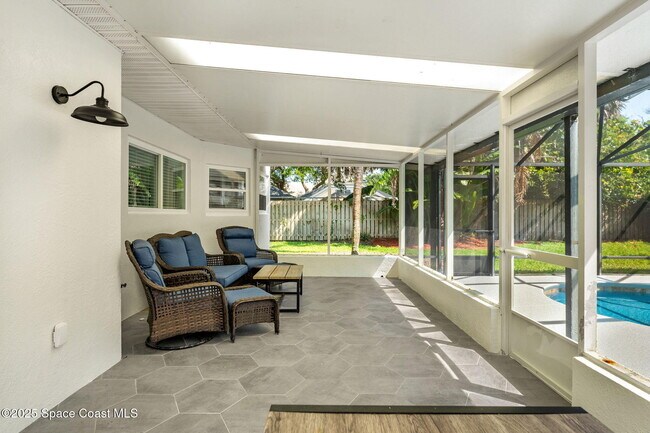 Building Photo - 6765 Angeles Rd