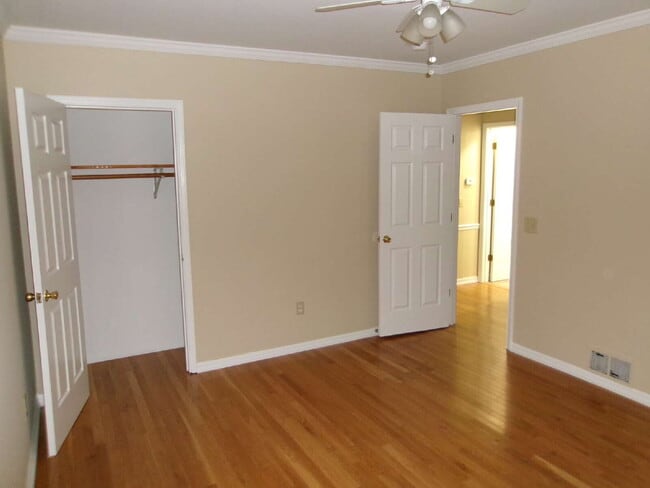 Building Photo - Charming & Updated Home Ready for Move-In