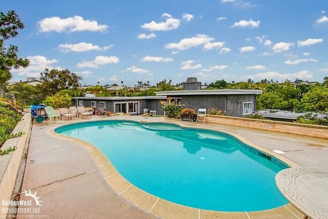 Building Photo - Beautifully Updated 3Bdm 3Ba Unfurnished Main Home of Duplex with Views in Cardiff By the Sea!