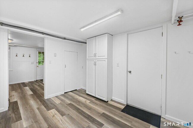 Building Photo - 18 Windy Knolls