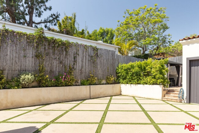 Building Photo - 501 Pier Ave