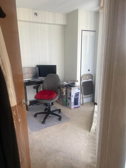 office/small bedroom/sun room - 140 Captain Thomas Blvd