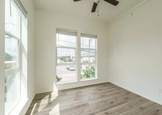 Building Photo - Evergreen Multiplex