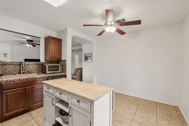 Building Photo - 3101 Hailey Ln