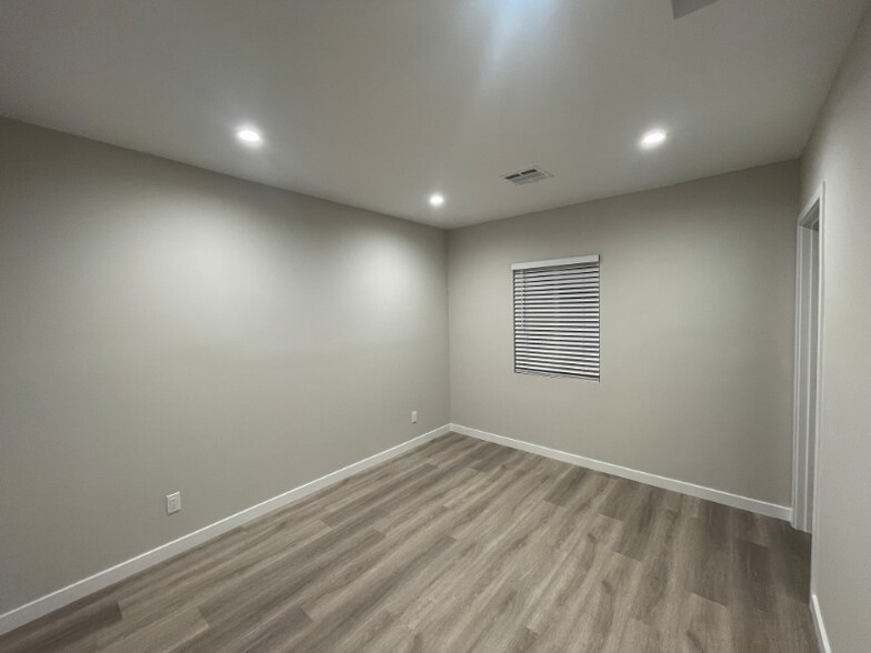 Building Photo - 8683 Haddon Ave