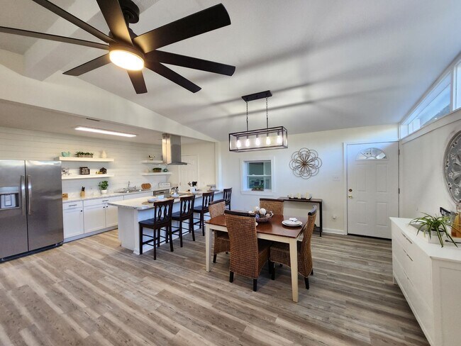 Building Photo - MOVE IN SPECIAL: HALF OFF first full month of rent!!!