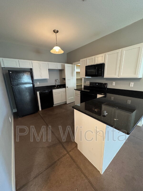 Building Photo - 5542 N Edwards