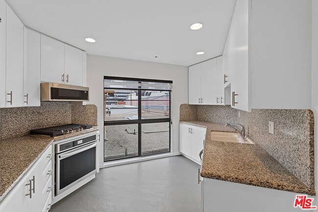 Building Photo - 12000 Goshen Ave