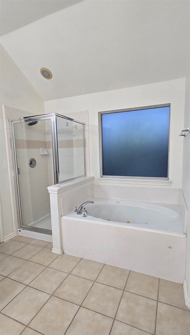 Building Photo - 21038 Narrow Gate Dr