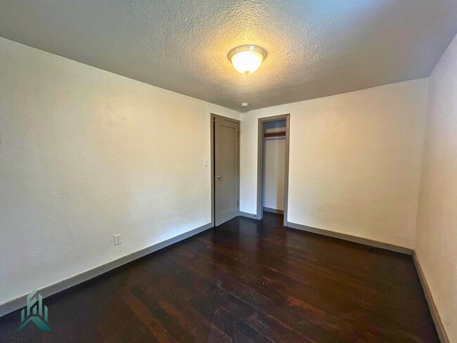 Building Photo - 244 5th St