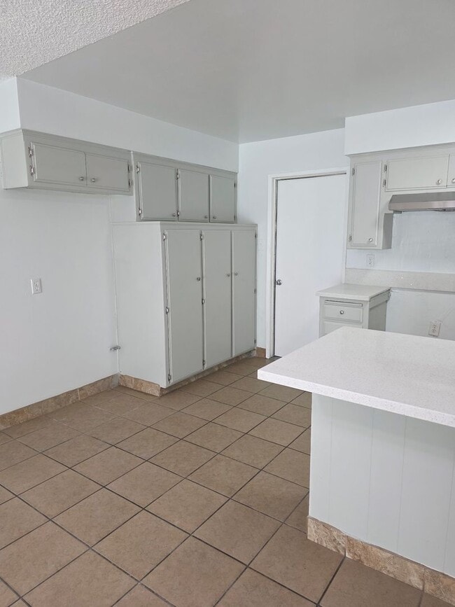 Building Photo - OPEN HOUSE 9/6/2025 From 12pm-2pm 3bed 2 B...