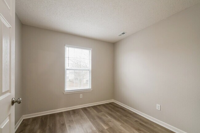 Building Photo - 15341 Ten Point Dr