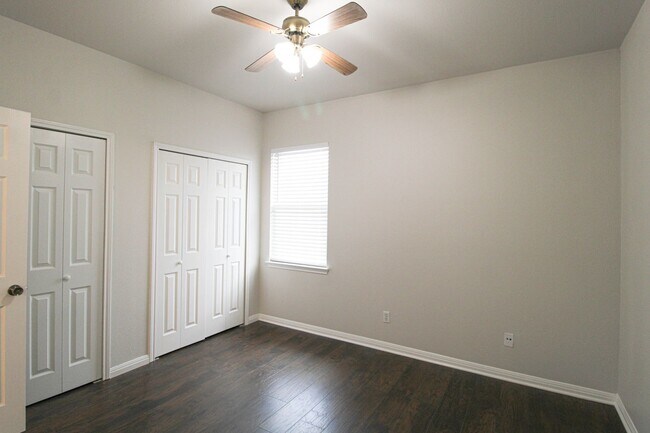 Building Photo - 530 Dukeway Dr