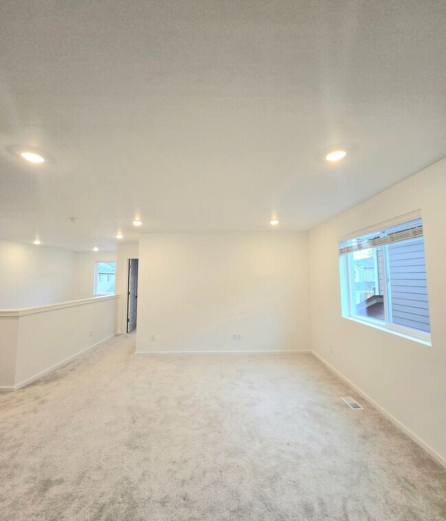 Building Photo - 3 Bed, 3.5 Bath in the New Madrona Ridge Neighborhood For Rent!