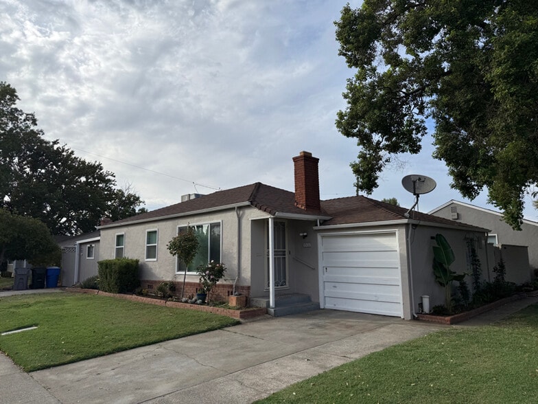 Primary Photo - 6015 8th Ave