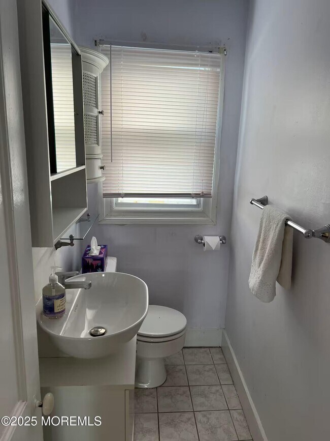 Building Photo - 34 Embury Ave