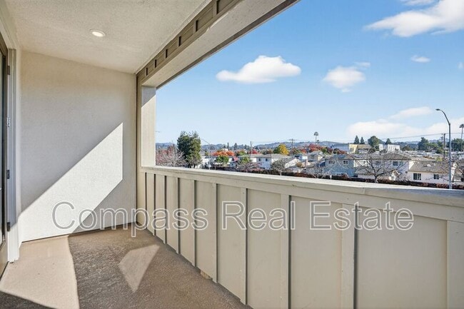 Building Photo - 3814 Norbridge Ave