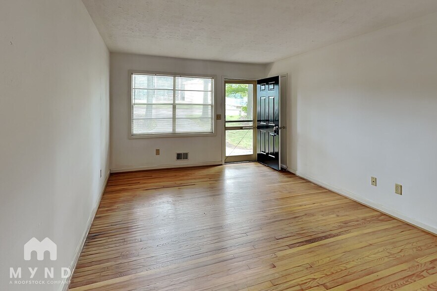 Building Photo - 2539 Park Dr