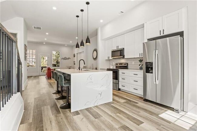 Building Photo - 3165 Dogwood Dr