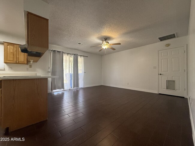 Building Photo - 564 S Creston