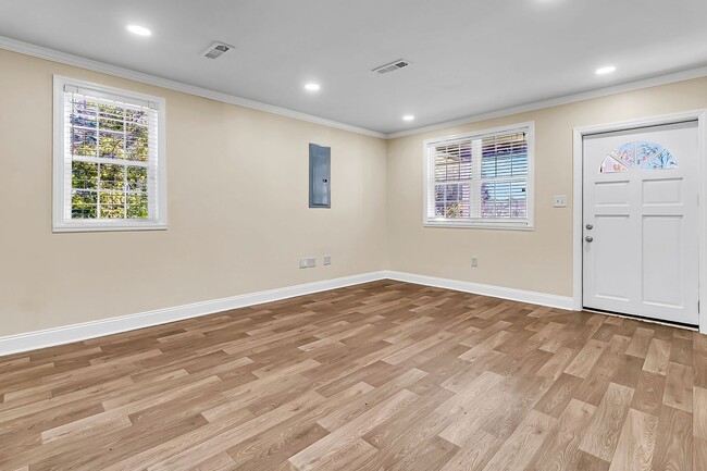 Building Photo - Tranquil Country Living on 2+ Acres — Spac...