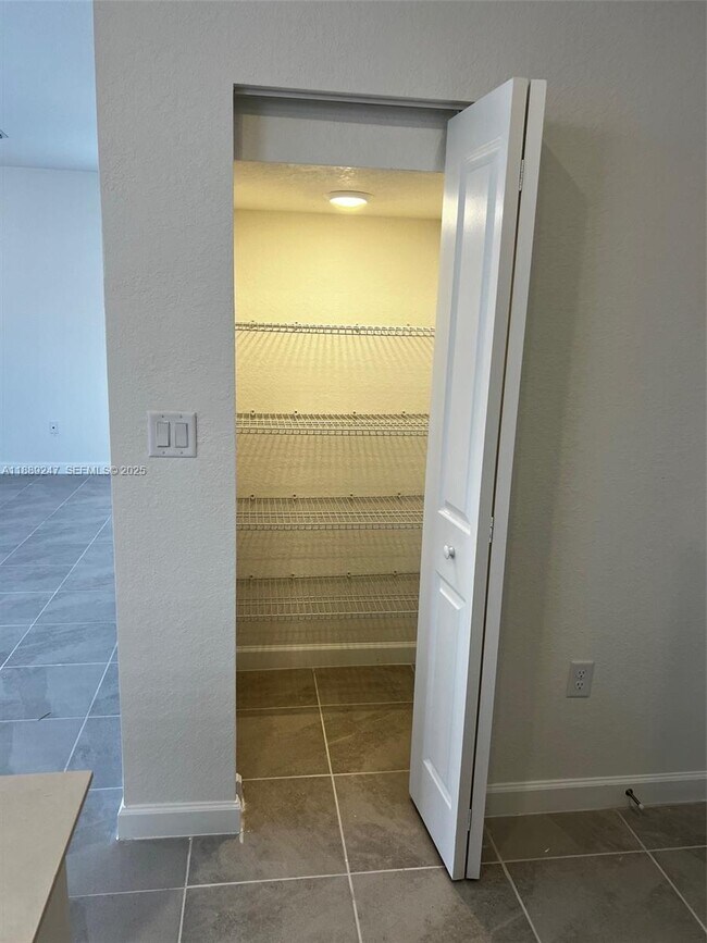 Building Photo - 2651 SE 24th Dr